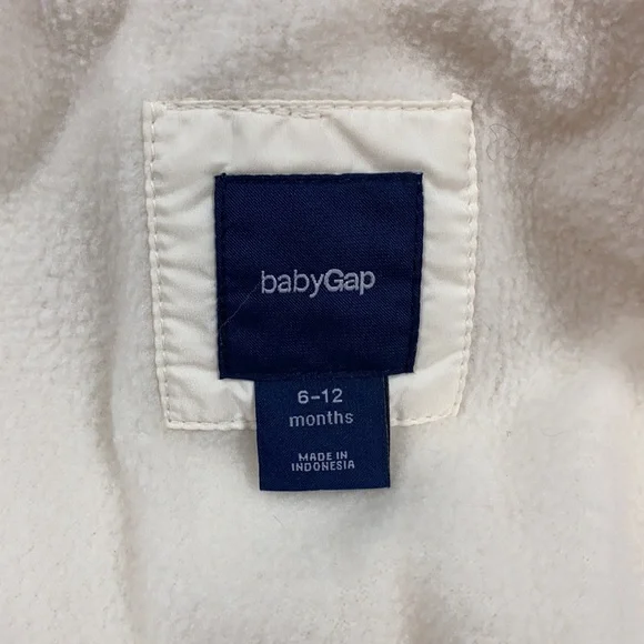 ❌Sold❌ 6-12 Month Gap Off-White Puffer Coat with Hood - Picture 5 of 10